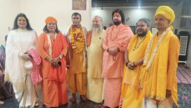 Photo of Chicago से आए NRI Prashant ने 11वीं बार की गिरिराज जी की दंडवती परिक्रमा