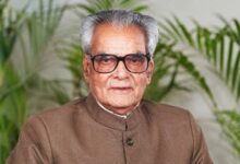 Photo of पूर्व उप-राष्ट्रपति भैरोंसिंह शेखावत की जयंती पर नेताओं ने दी श्रद्धांजलि